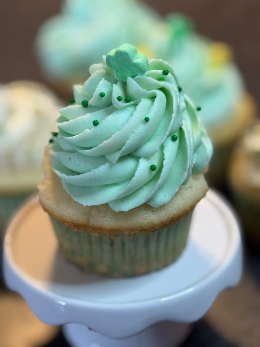 Vanilla Cupcakes with Vanilla Buttercream Frosting